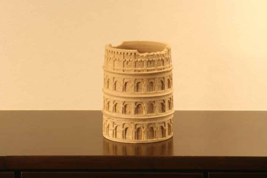 「コロッセオ」　　遺跡をモチーフにした室内装飾の陶器の置物。インテリアの置物、笠間焼き。佐野有子（サノアリコ　ＳＡＮＯ ＡＲＩＫＯ）の作品でギャラリーＡｒｉにて展示、販売。　