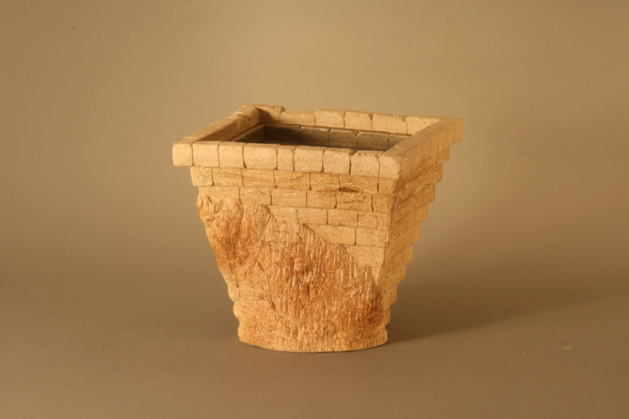 「いにしえの泉」　　遺跡をモチーフにした室内装飾の陶器の置物。インテリアの置物、笠間焼き。佐野有子（サノアリコ　ＳＡＮＯ ＡＲＩＫＯ）の作品でギャラリーＡｒｉにて展示、販売。