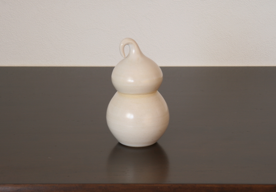「泡の小物入れ  (小)」　　陶器の小物入れ。インテリアの置物、笠間焼き。佐野有子（サノアリコ　ＳＡＮＯ ＡＲＩＫＯ）の作品でギャラリーＡｒｉ　（gallery Ari) にて展示、販売。　